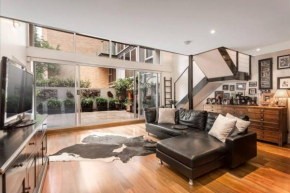 Spacious 4 brm Gem right in the heart of the city